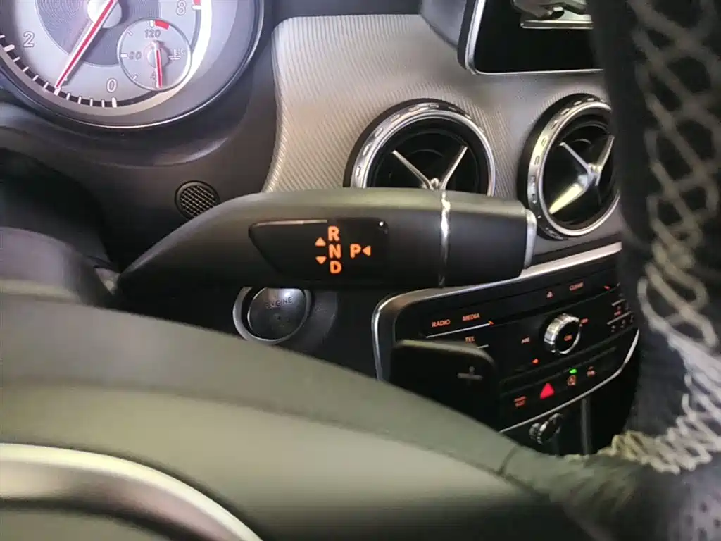 Mercedes-Benz GLA 2016 GLA 200 Dynamic фото 10