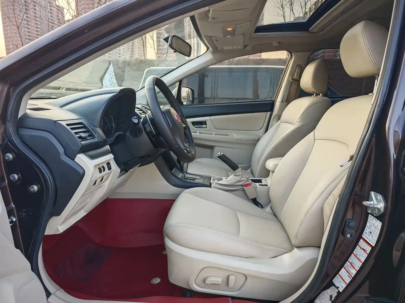 Subaru XV 2012 2.0i Luxury Edition фото 4