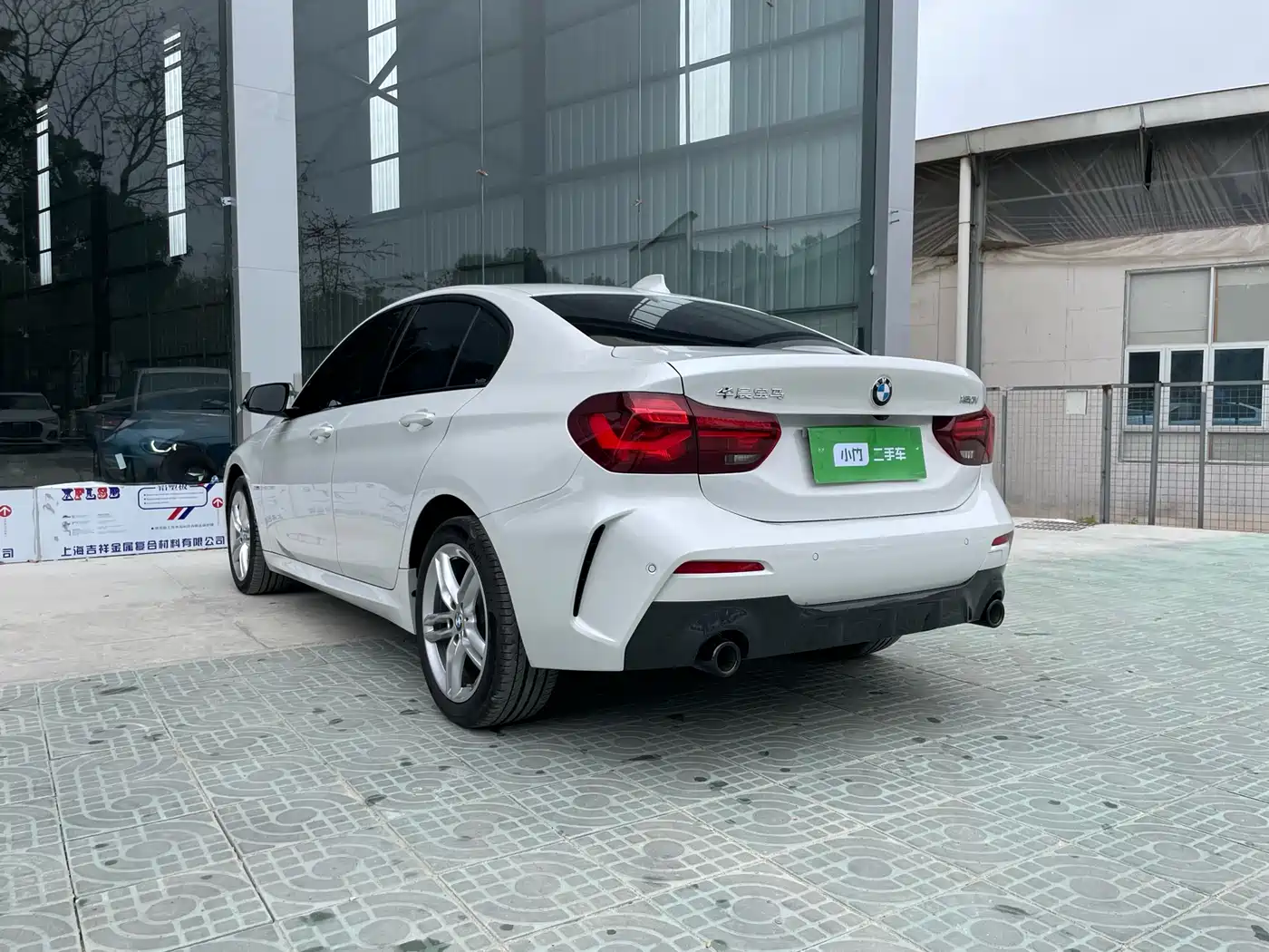 BMW 1 Series 2023 120i M Sport Shadow Edition фото 6