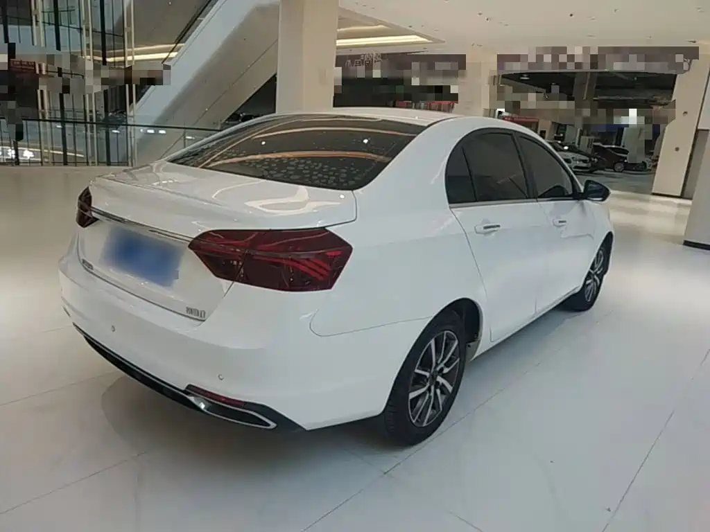 Фото 7 - Geely Emgrand