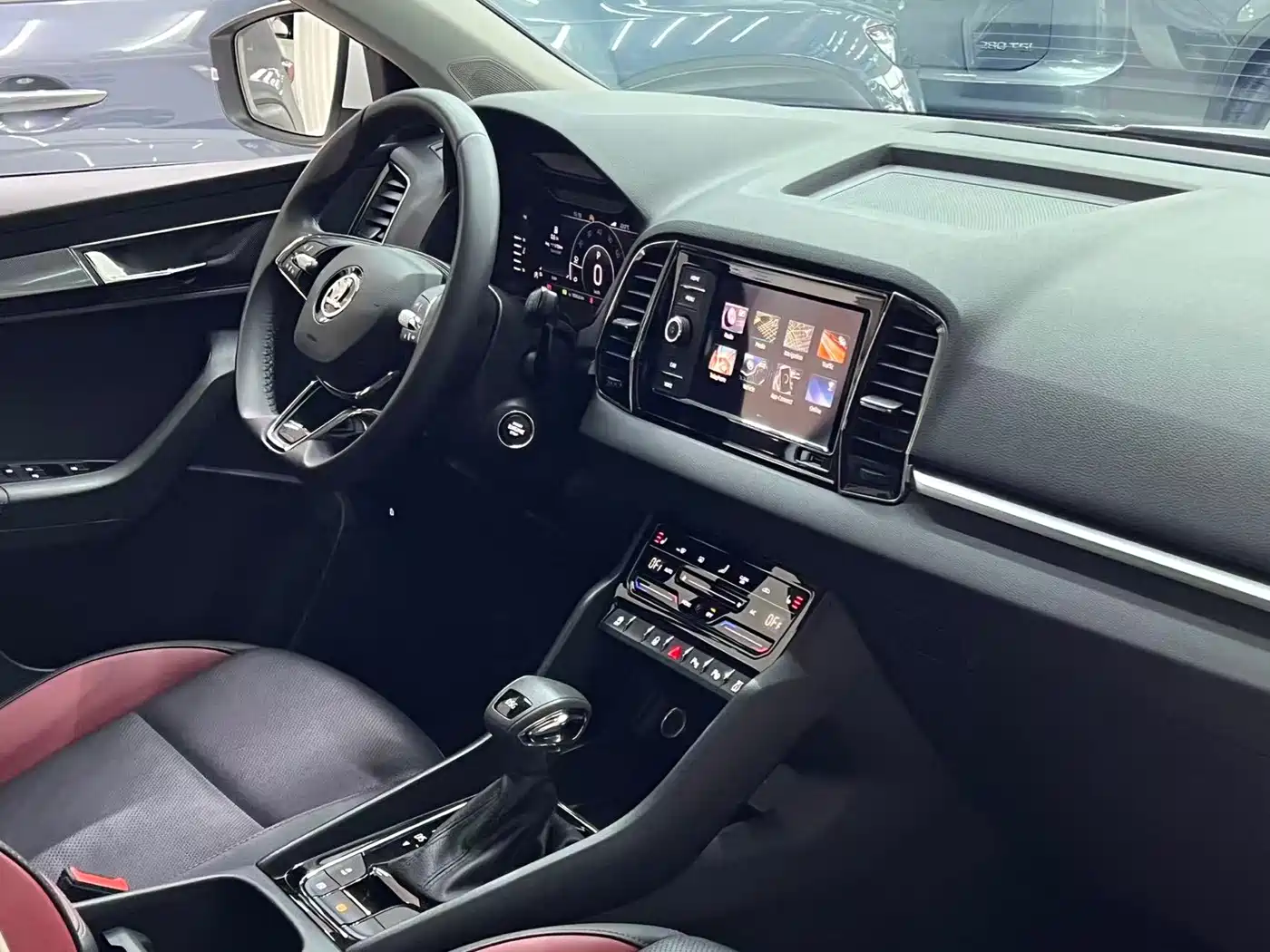 Škoda Karoq 2023 TSI280 Luxury Edition фото 17