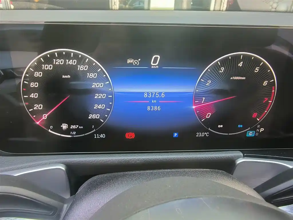 MERCEDES-BENZ GLB