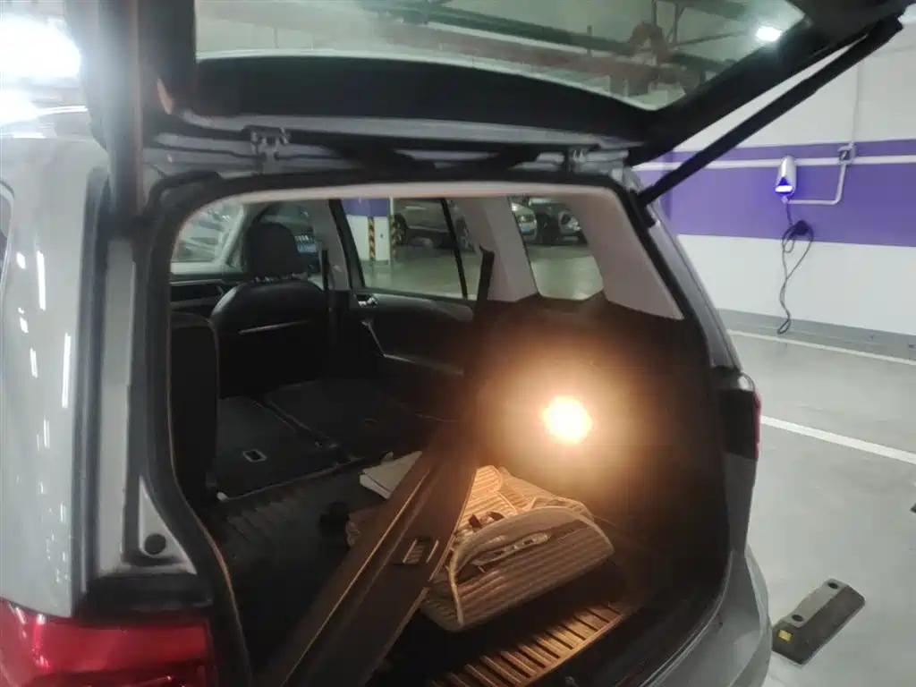 Volkswagen Touran 2016 Touran L 330TSI DSG Luxury фото 19