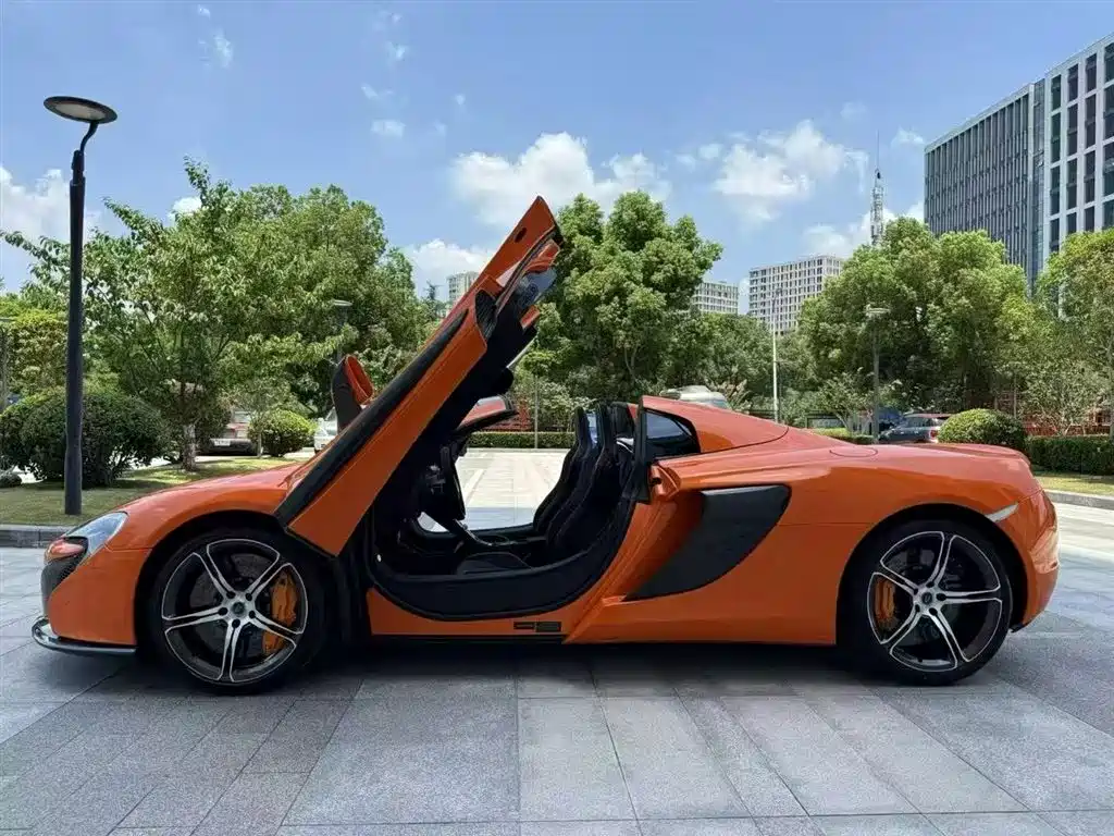 MCLAREN 650S