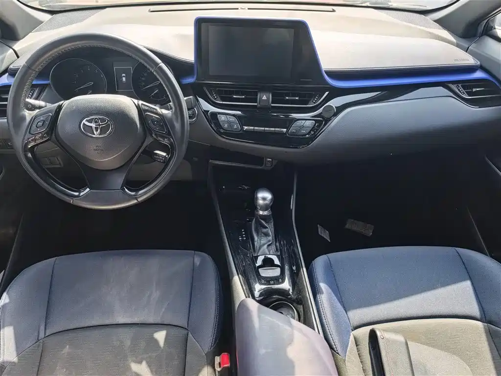 Toyota C-HR 2020 Model 2.0L Luxury фото 6