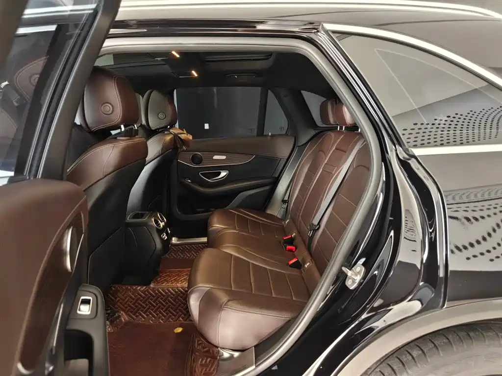 Mercedes-Benz GLC 2023 GLC 260 L 4MATIC Luxury 5-Seater фото 7