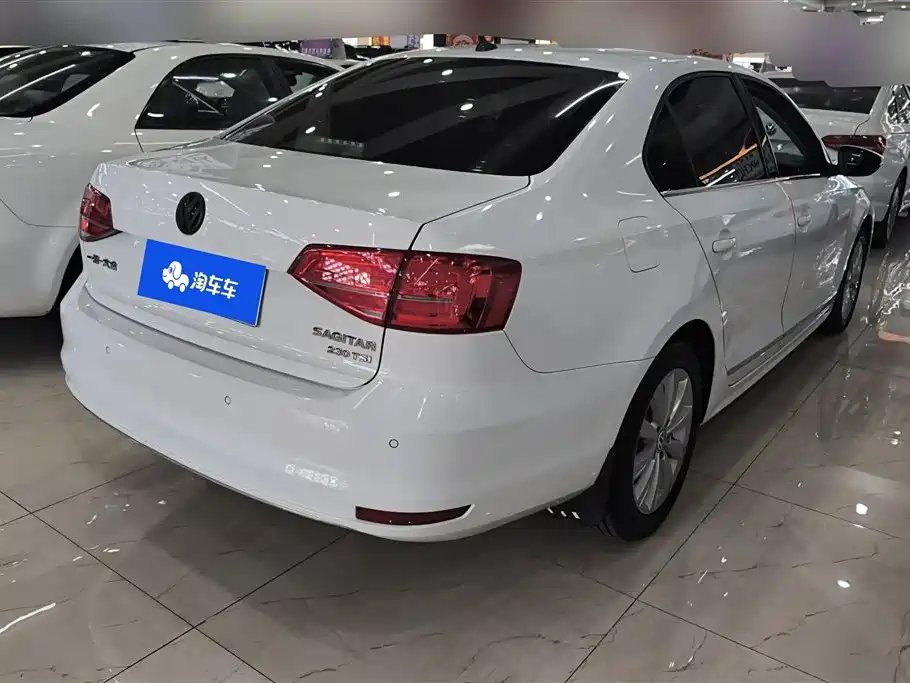 Volkswagen Sagitar 2015 230TSI Automatic Comfort фото 3