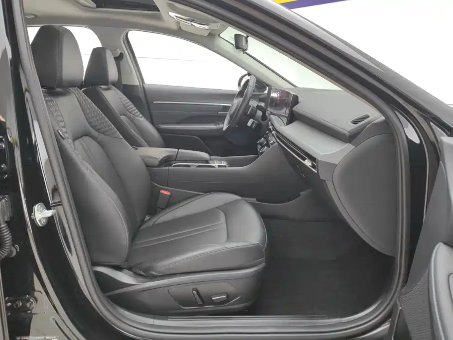 Photo 8 - Hyundai Sonata