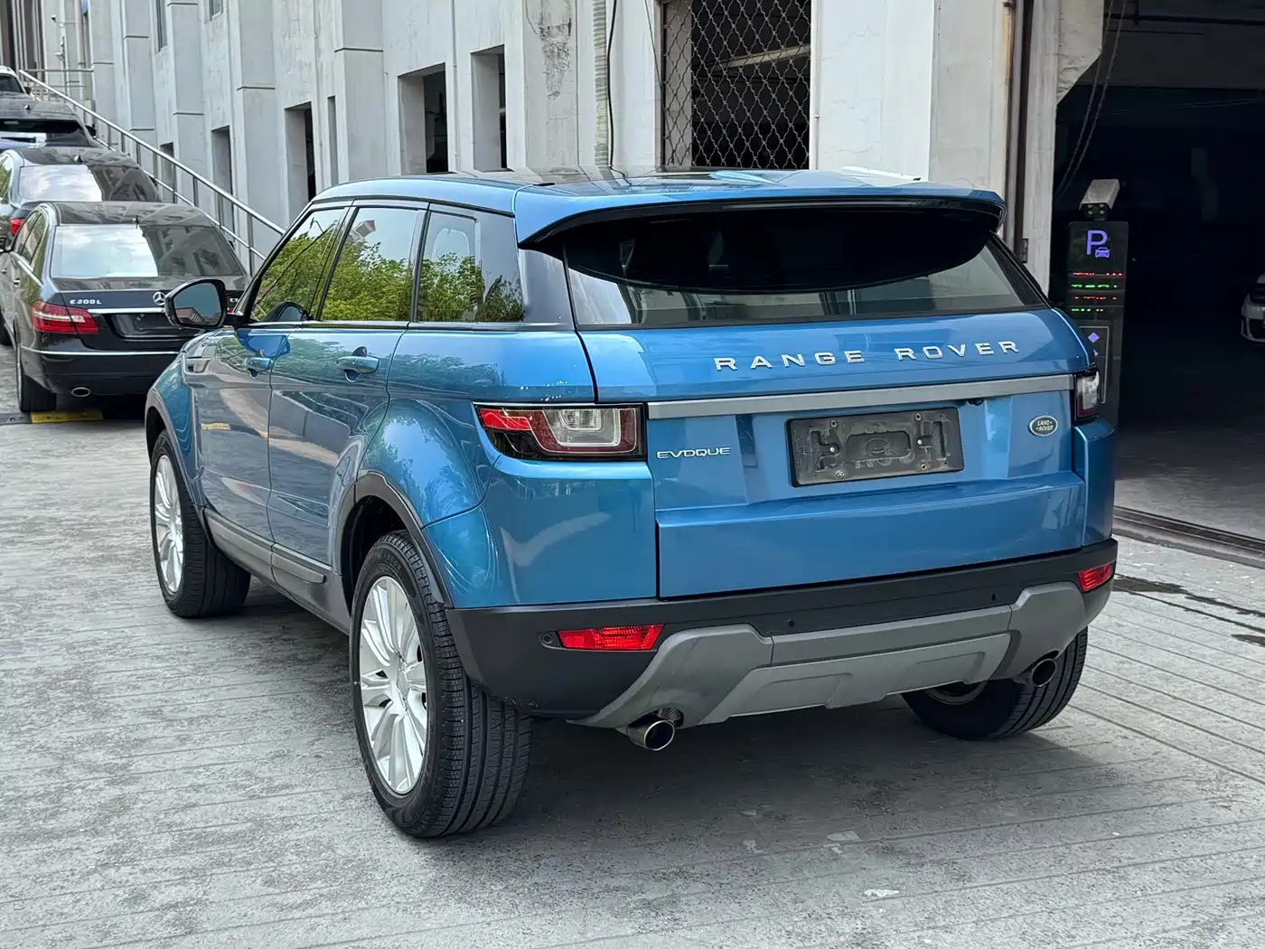 Land Rover Range Rover Evoque 2016 2.0T SE ZhiYao фото 3