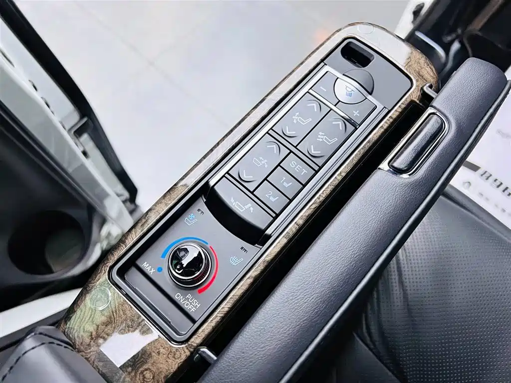 Toyota Alphard 2021 Hybrid 2.5L Ultimate фото 17