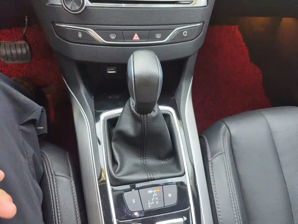 Фото 10 - Peugeot 308S