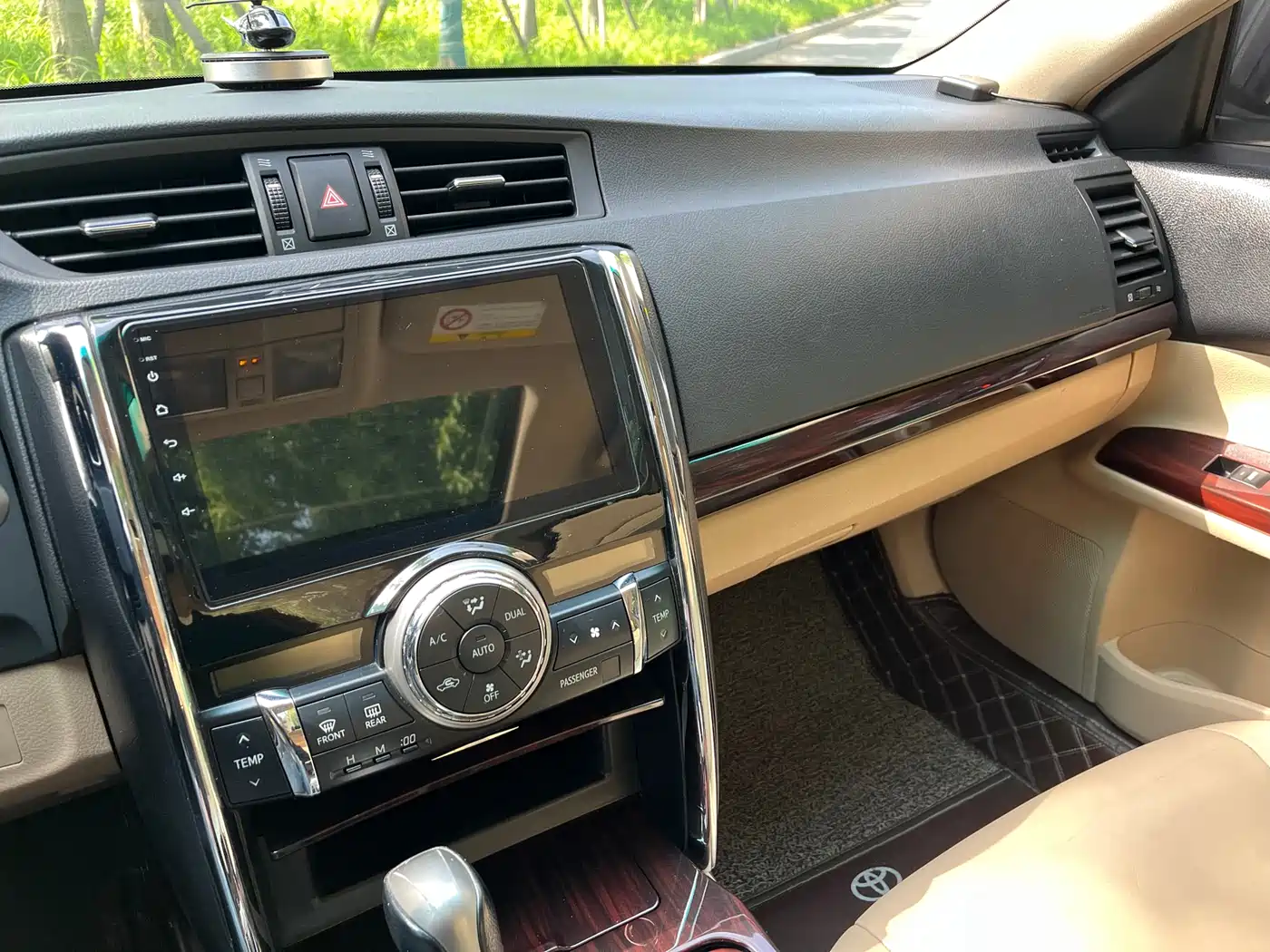 Toyota Reiz 2010 2.5V Style Elite Edition фото 15