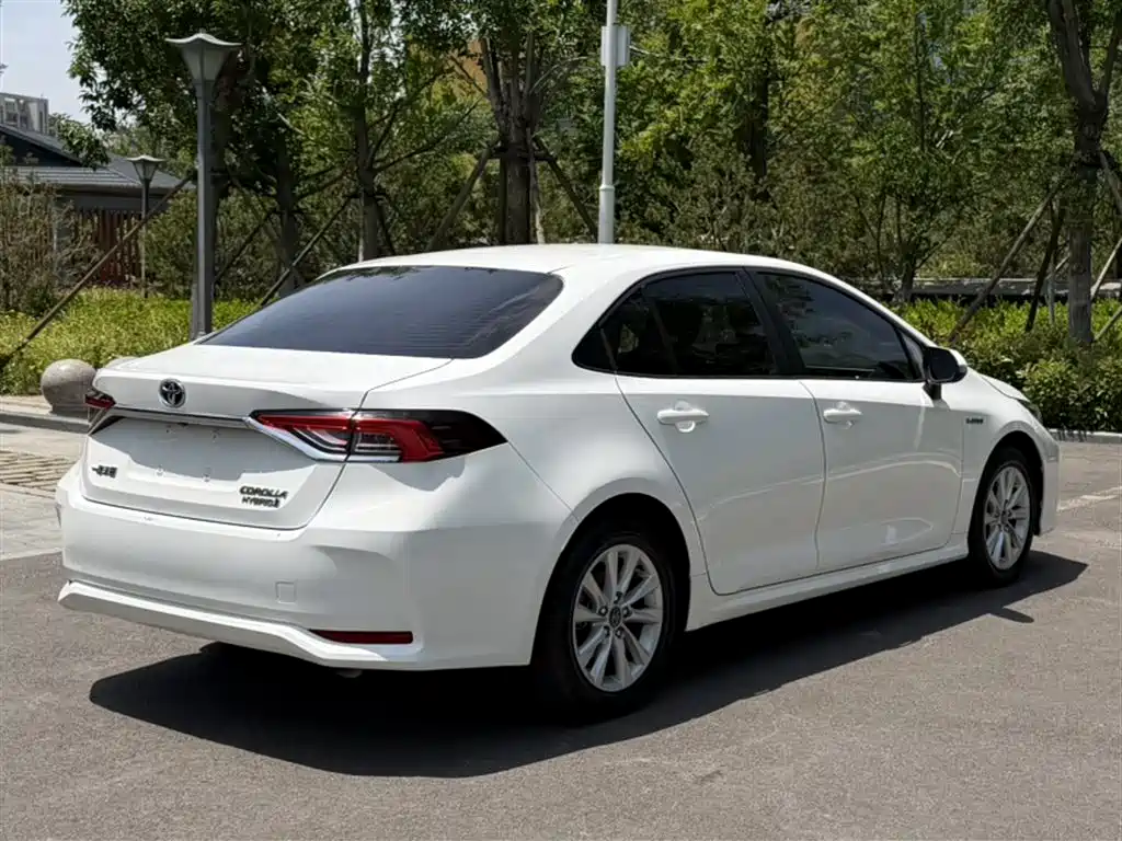 Toyota Corolla 2023 1.8L Smart Hybrid Dual Engine Elite Edition фото 3