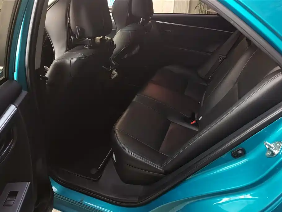 Toyota Corolla Twin Engine E+ 2019 1.8L E-CVT Flagship Edition фото 11