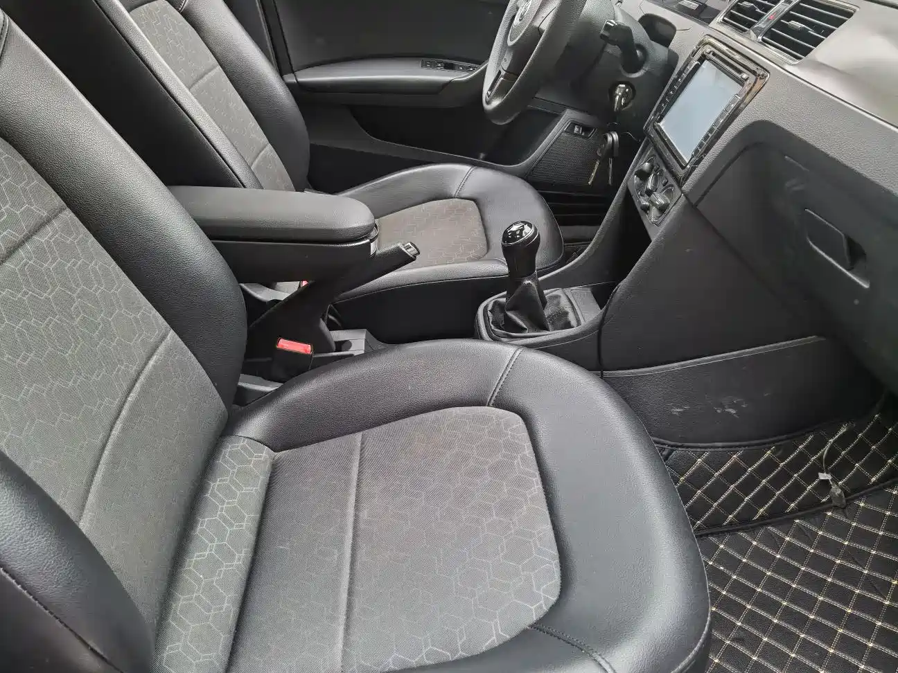 Volkswagen Santana 2016 1.6L Manual Comfort Edition фото 20