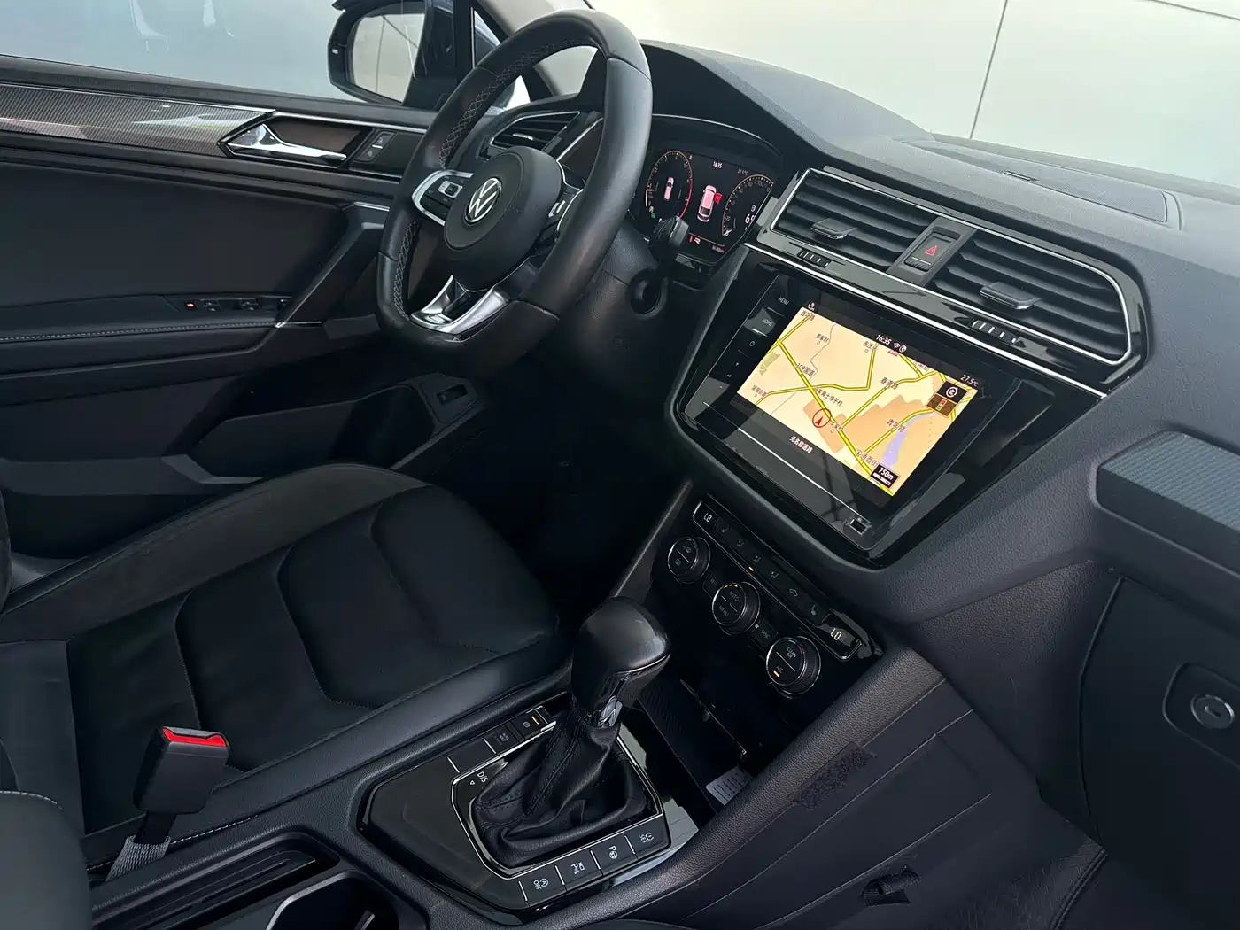 Volkswagen Tiguan L 2021 330TSI Automatic 2WD R-Line Premium фото 15