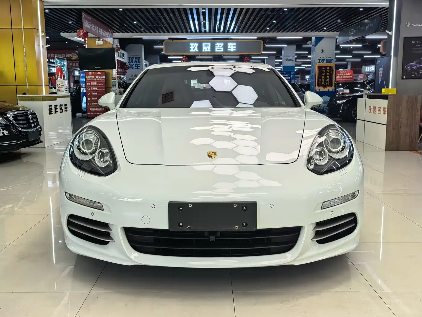 Porsche Panamera 2016 Panamera 4 Edition 3.0T фото 2