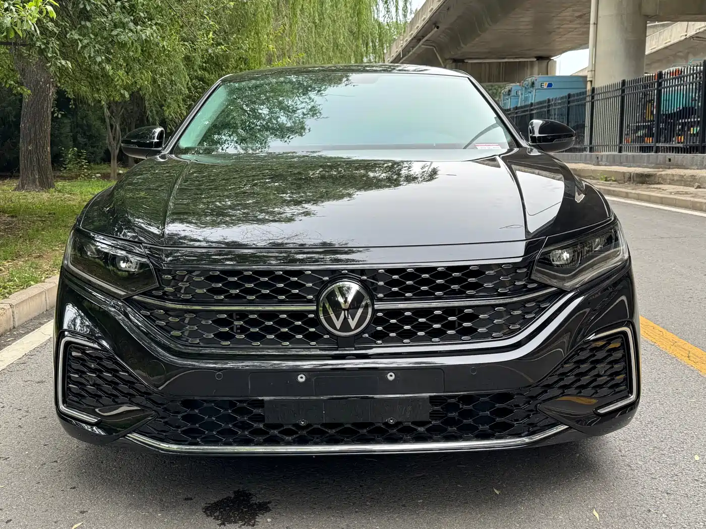 Volkswagen Passat 2025 Outstanding 380TSI Starlight Dragon Soaring Edition фото 5