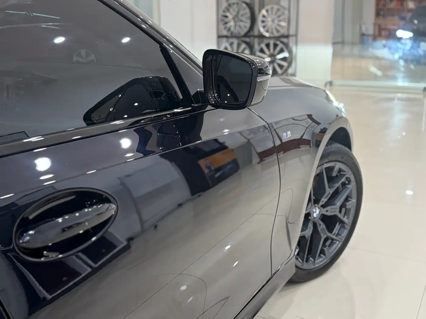 BMW 3 Series 2025 330i M Sport Night Edition фото 8