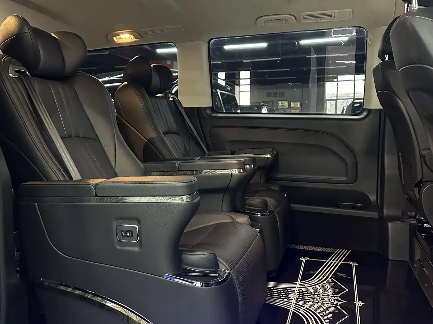 Mercedes-Benz Vito 2023 2.0T Elite 7-Seater фото 11
