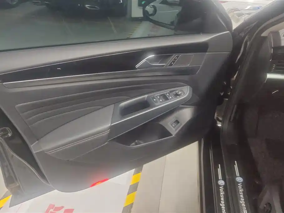 Volkswagen Passat 2023 330TSI Starlight Elite Edition фото 7