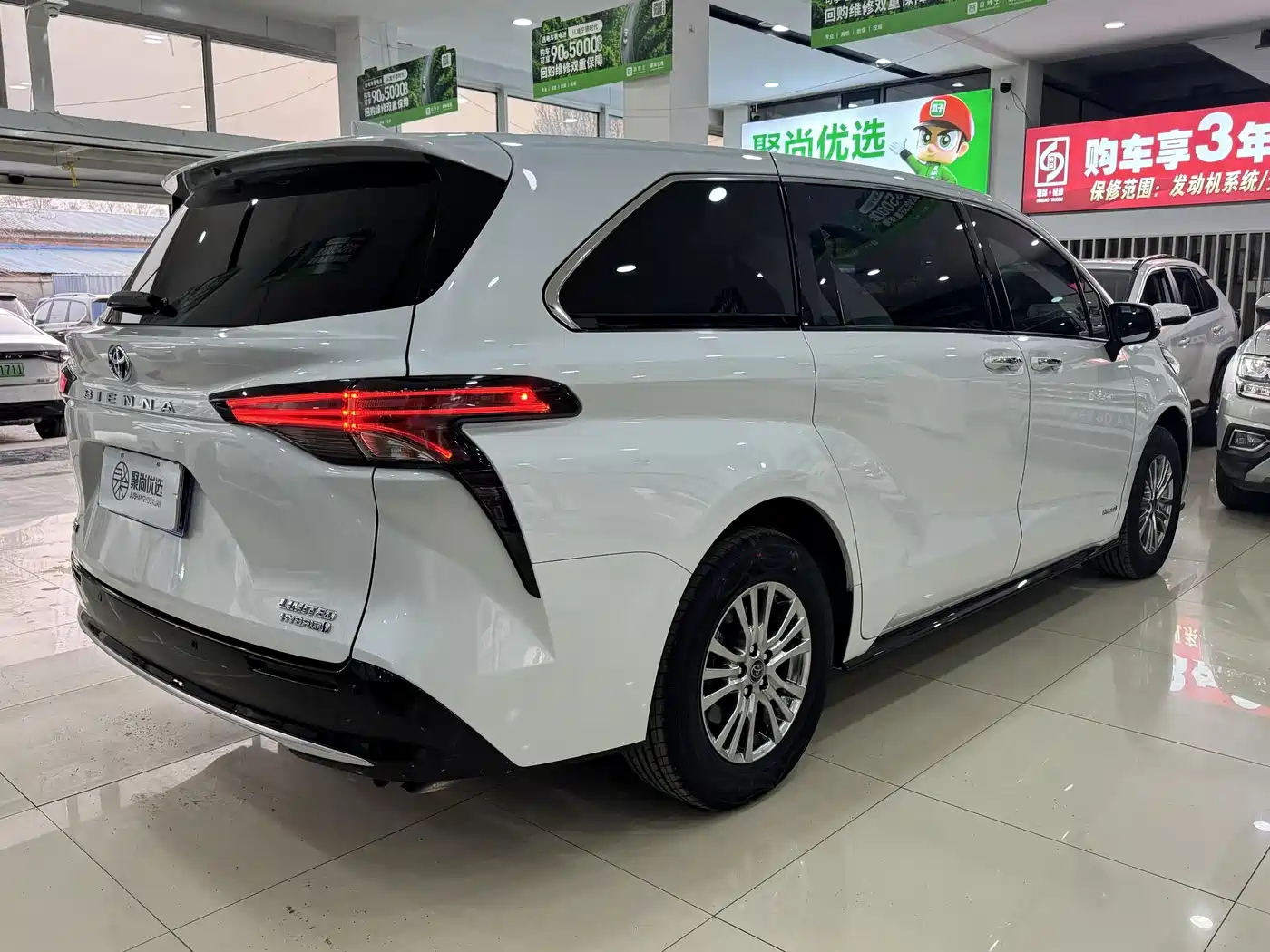 Toyota Sienna 2021 2.5L Hybrid Premium Edition фото 13