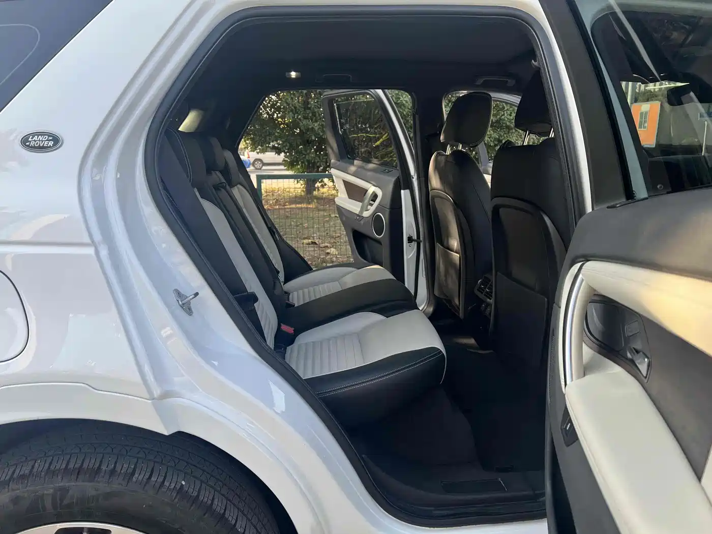 Land Rover Discovery Sport 2022 Model 249PS R-Dynamic S Performance Edition 5-Seater фото 6
