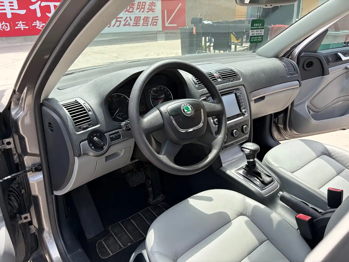 Škoda Octavia 2012 1.4TSI DSG Yijun Edition фото 4