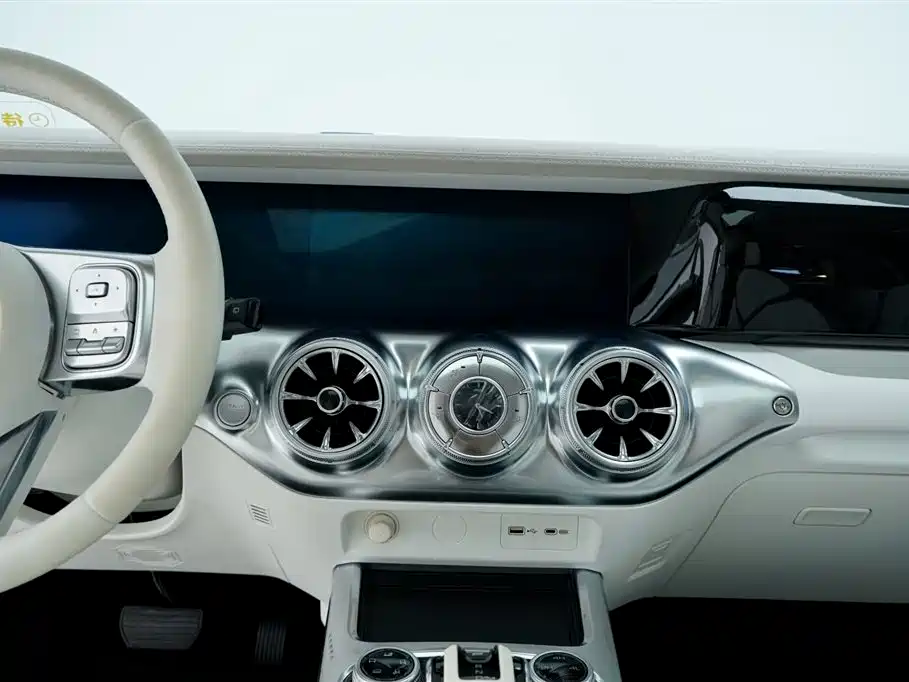 TANK CO CREATION TANK 300