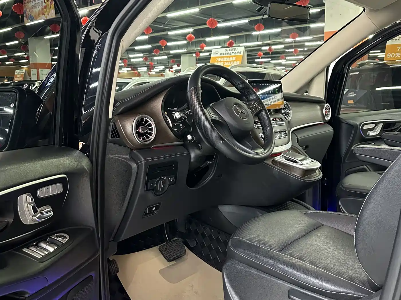 Mercedes-Benz Vito 2023 2.0T Elite 7-Seater фото 9