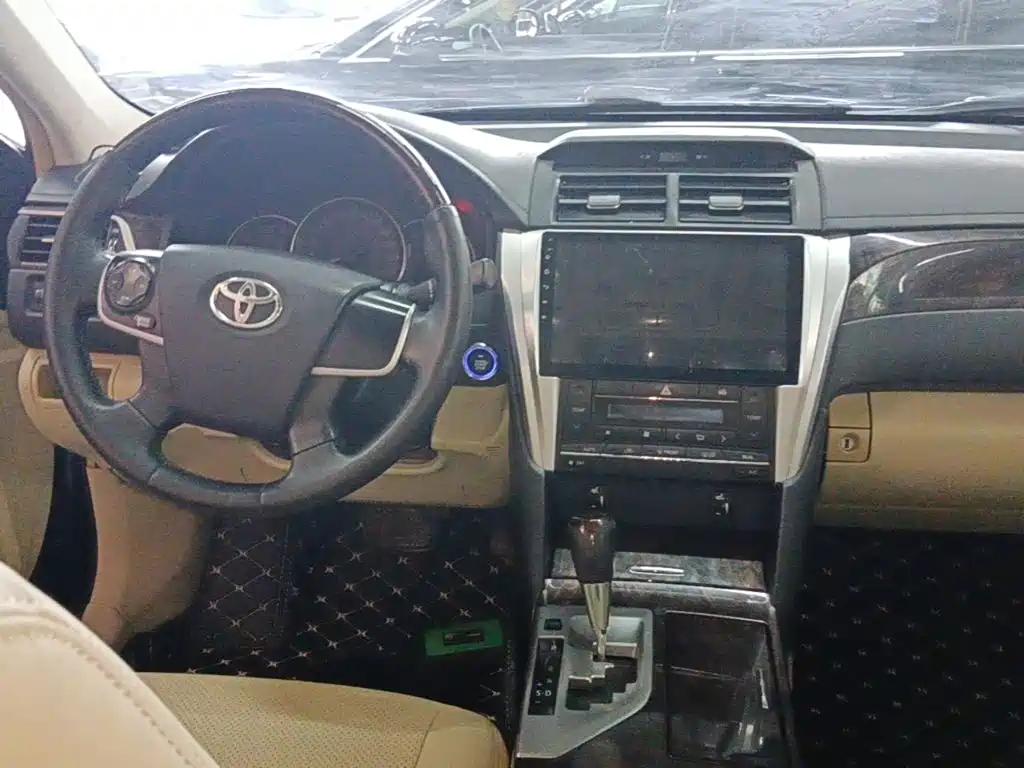 Фото 6 - Toyota Camry