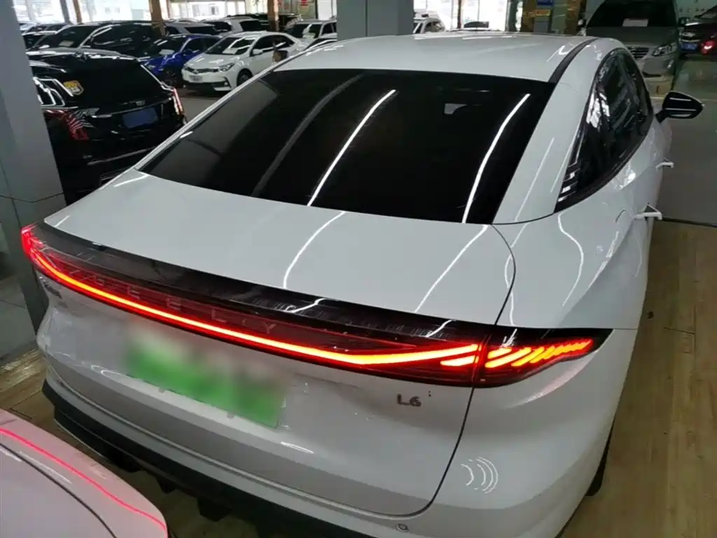 Geely Galaxy Galaxy L6 2024 125km PLUS Soaring Dragon Edition фото 6