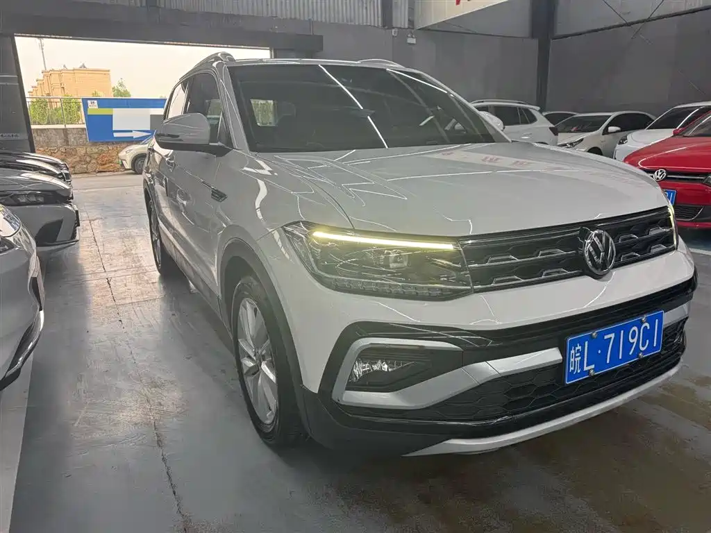 Volkswagen T-Cross 2019 1.5L Automatic Comfort Edition фото 2