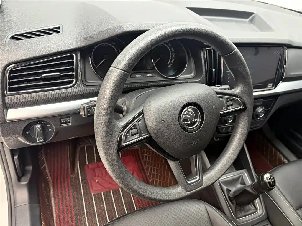 Škoda Kamiq 2021 1.5L Manual Comfort фото 18