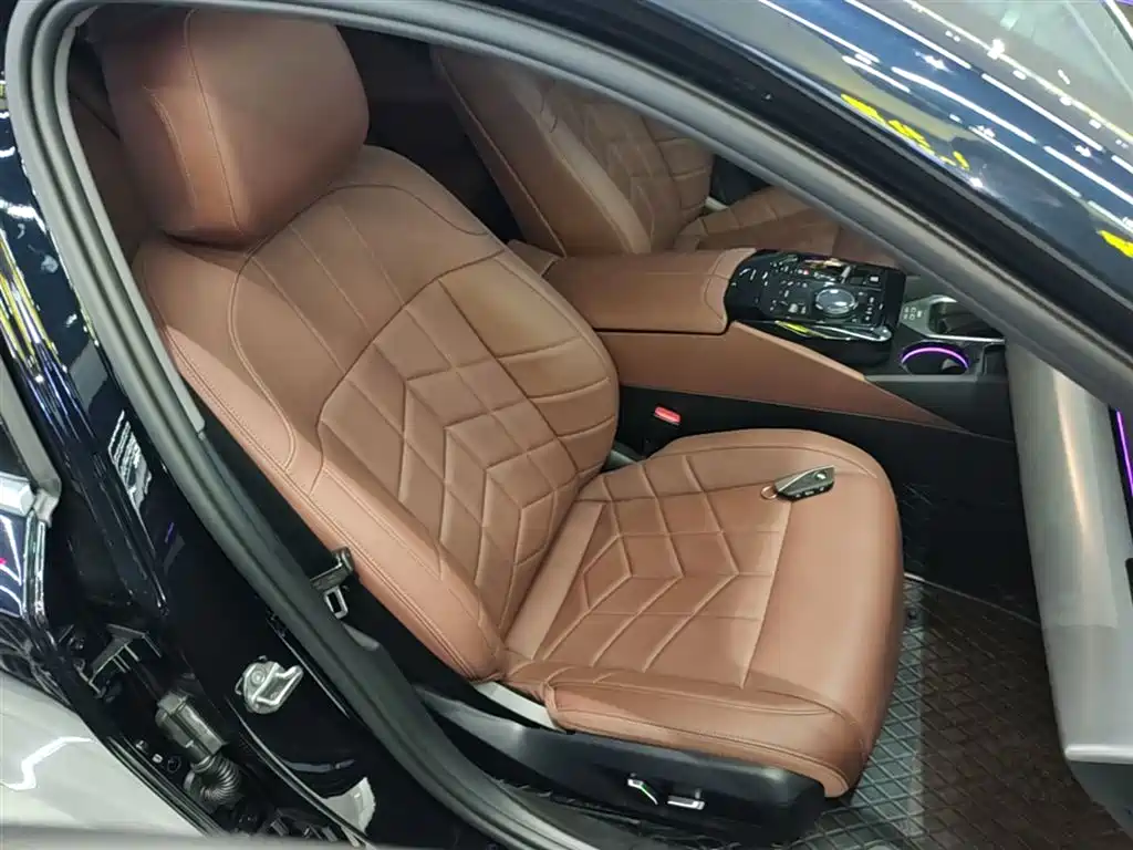 BMW 5 Series 2024 525Li M Sport Package фото 25