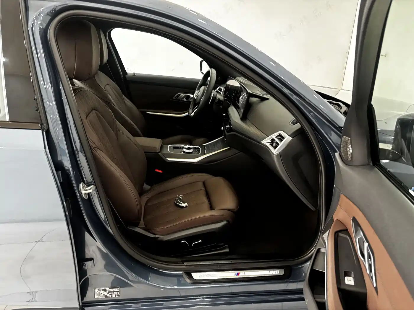 BMW 3 Series 2025 330Li Premium M Sport Night Edition фото 27