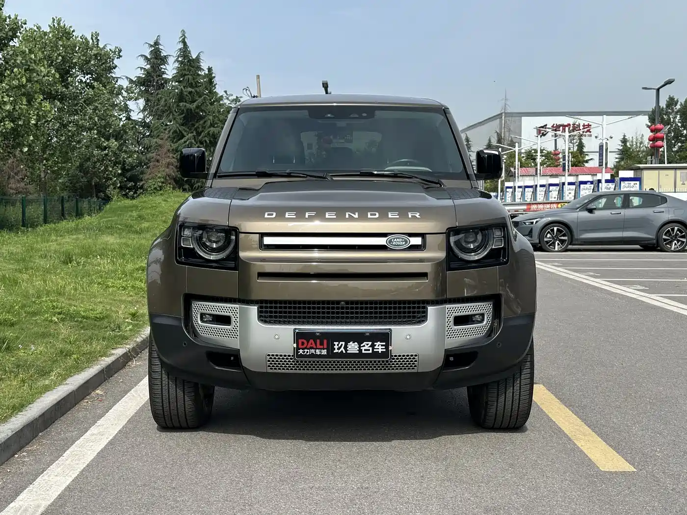 Land Rover Defender 2020 Model 110 P400 HSE фото 2