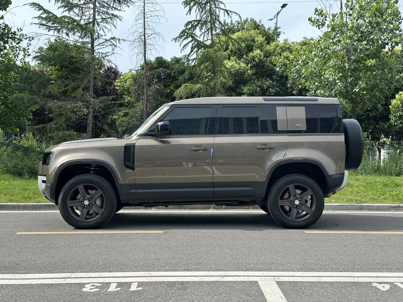 Land Rover Defender 2020 Model 110 P400 HSE фото 7