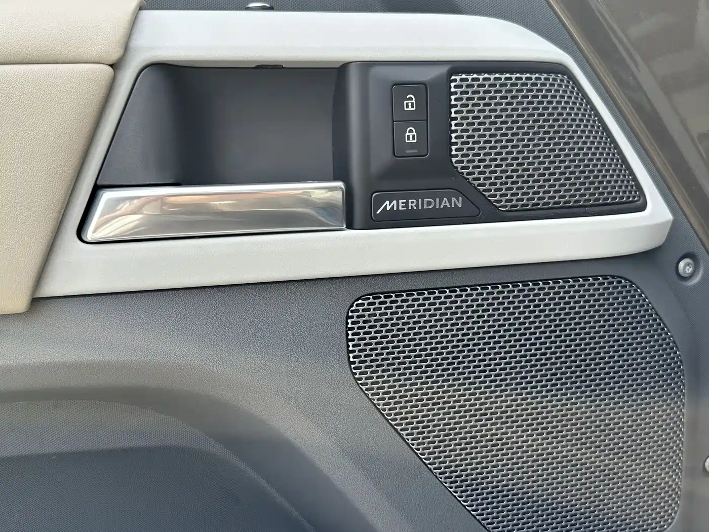 Land Rover Defender 2020 Model 110 P400 HSE фото 10