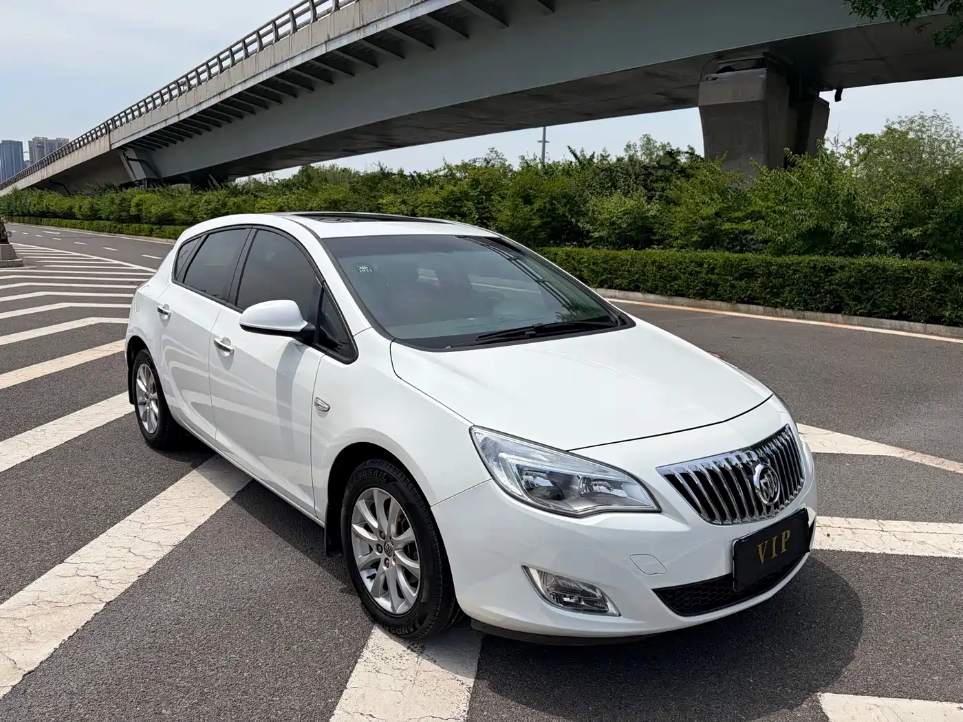 Buick Excelle 2014 XT 1.6L Automatic Fashion фото 3