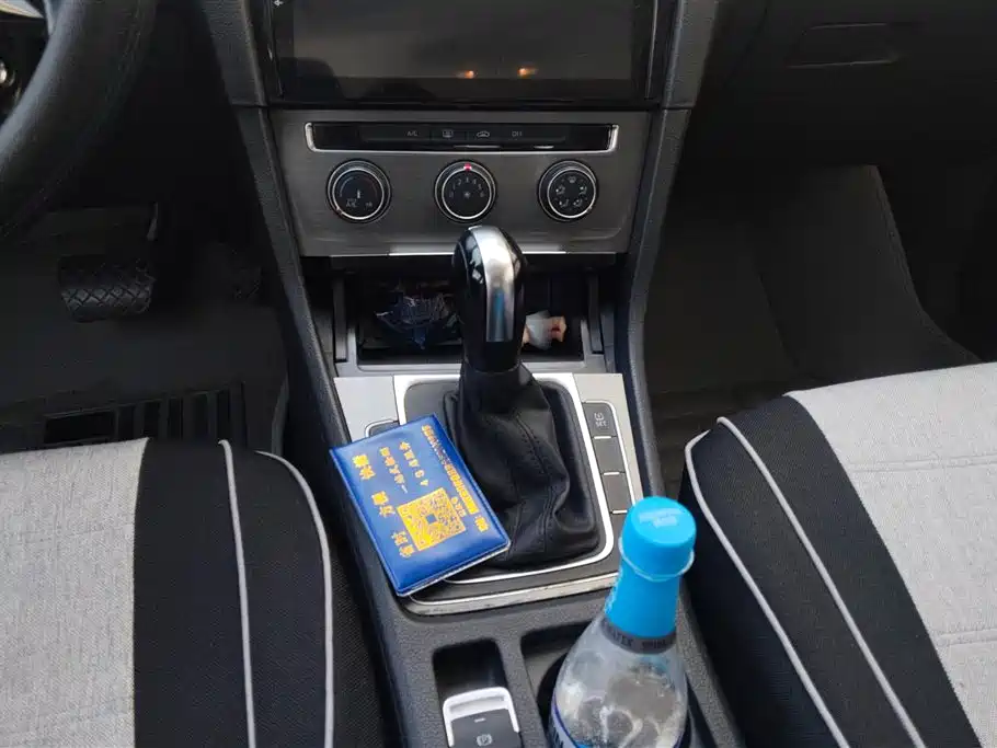 Volkswagen Golf 2015 1.6L Automatic Comfort фото 16