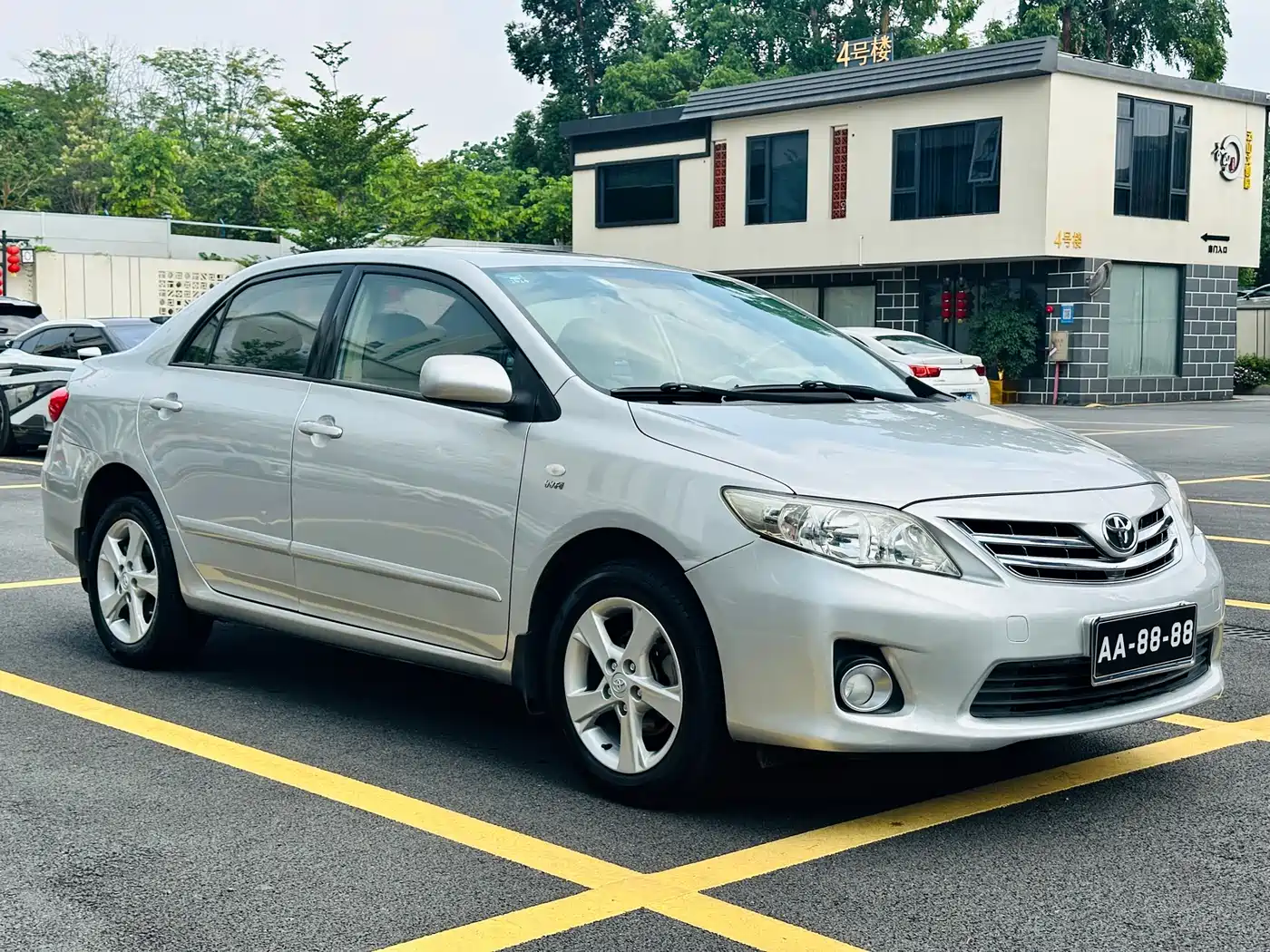 Toyota Corolla 2011 1.8L CVT GL-i Commemorative Edition фото 3