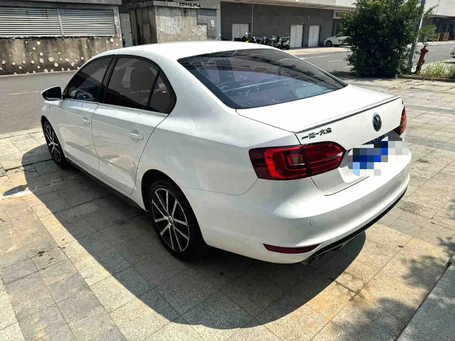 Photo 9 - Volkswagen Sagitar