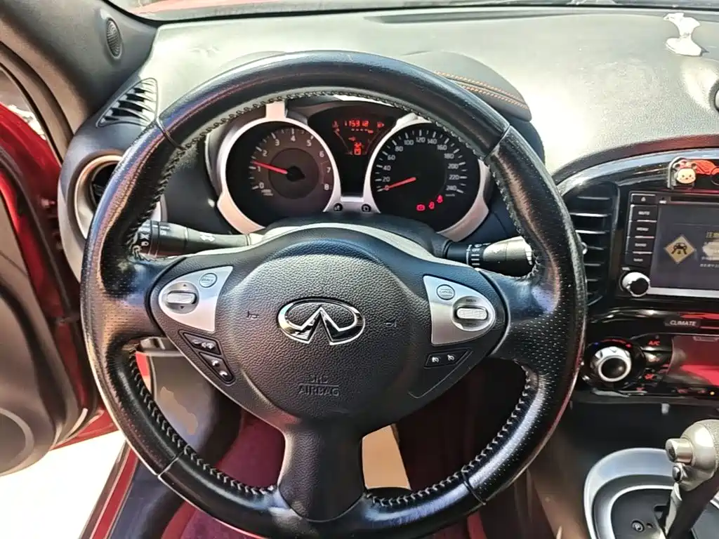 Photo 7 - Infiniti ESQ