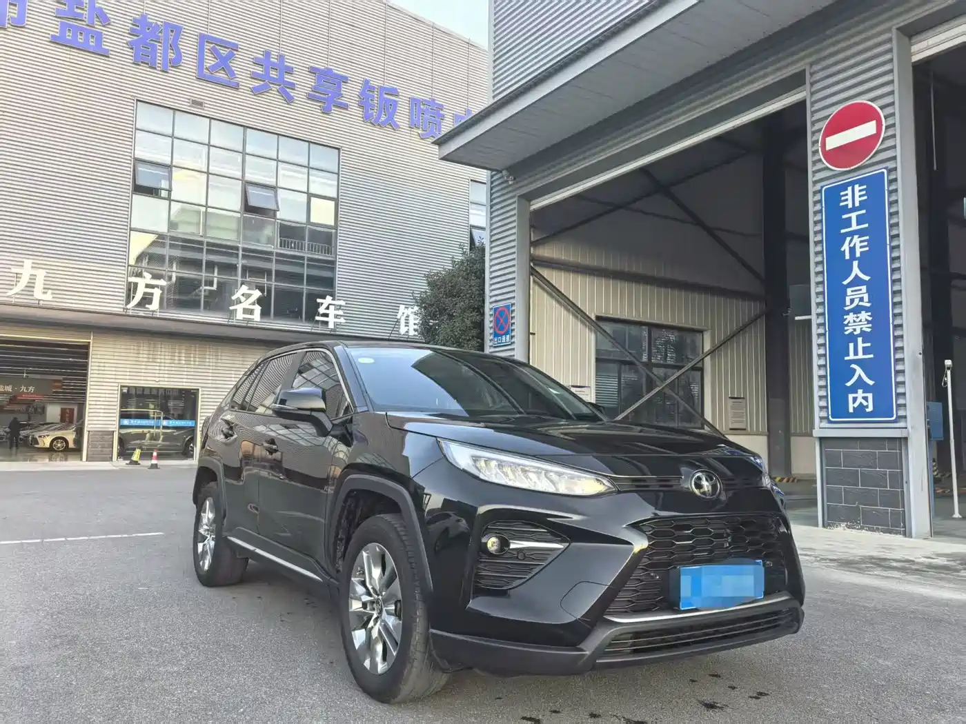 Toyota Wildlander 2021 2.0L CVT 2WD Luxury Edition фото 2