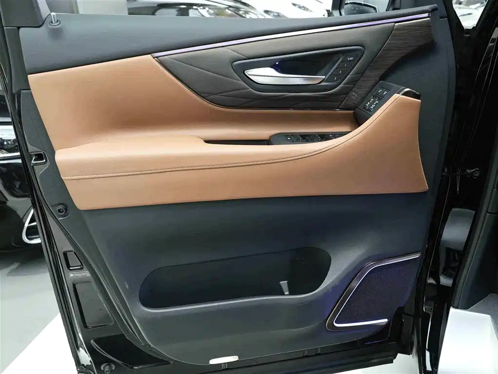 Toyota Alphard 2024 Hybrid 2.5L Ultimate Enjoyment Edition фото 16