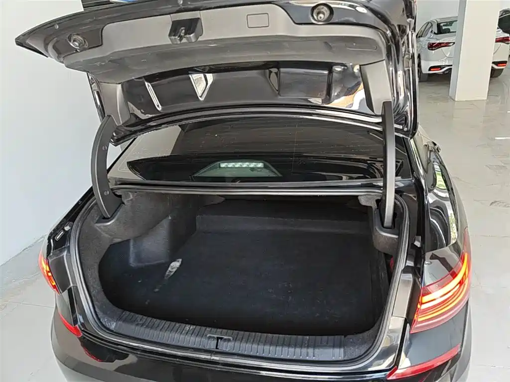 Volkswagen Passat 2023 280TSI Business Edition фото 19