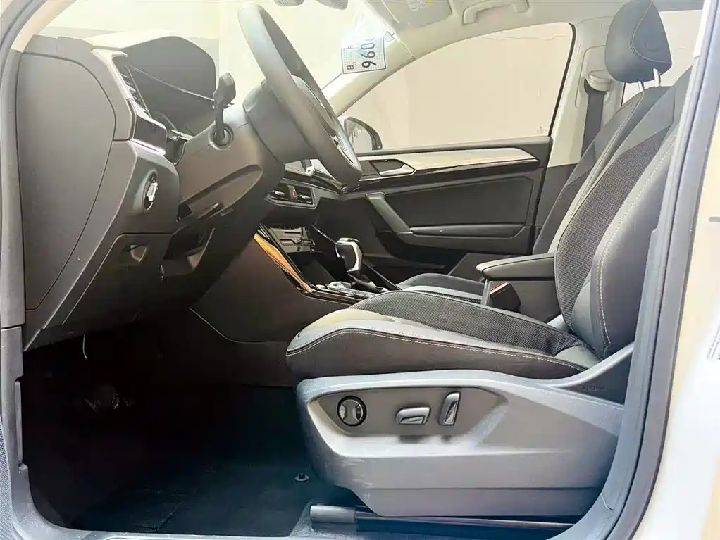 Volkswagen Tayron 2020 330TSI 2WD Luxury Smart Edition фото 9