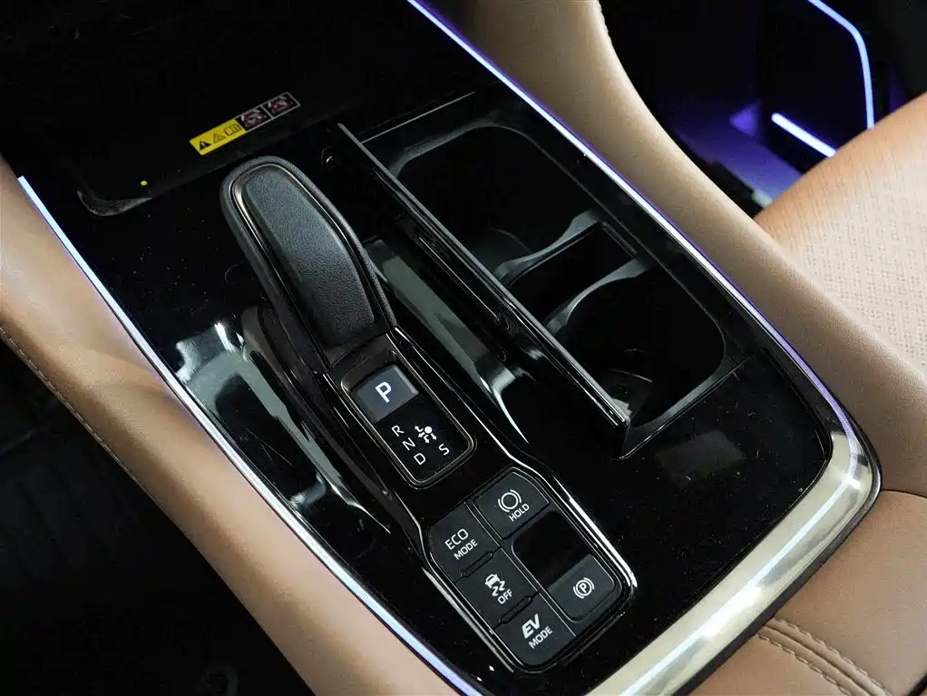 Toyota Alphard 2024 Hybrid 2.5L Ultimate Enjoyment Edition фото 10