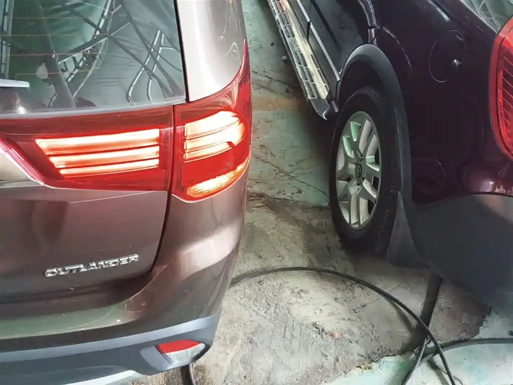 MITSUBISHI OUTLANDER